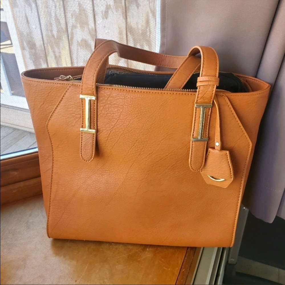 Faux leather tote 👜